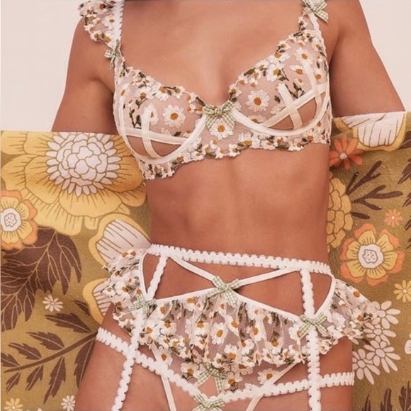 FOR LOVE AND LEMONS Tossed Daisy Embroidery Bra Ivory Green SDD - Picture 4 of 16